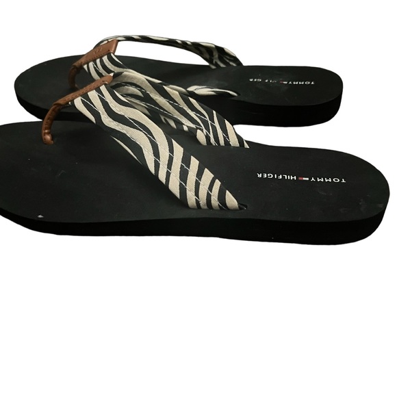 Women’s Zebra Flip Flop Sandals - Picture 4 of 5